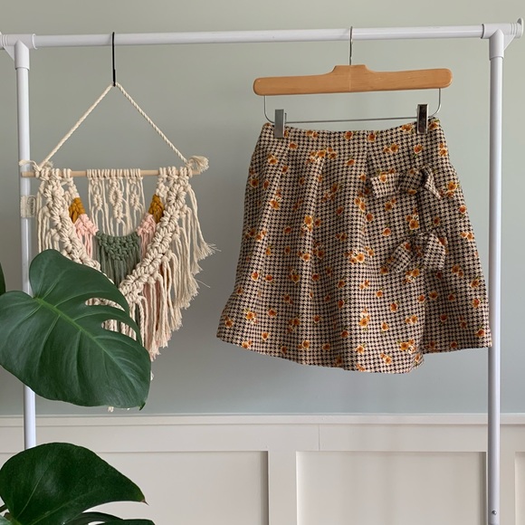 Zara Dresses & Skirts - Zara floral mini skirt